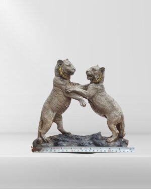 Lions Fight Sculpture Manufacturer Handmade B2B